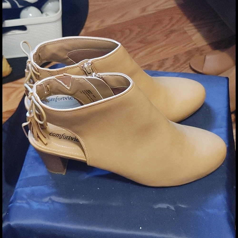 Shoes - Picture 2 of 3